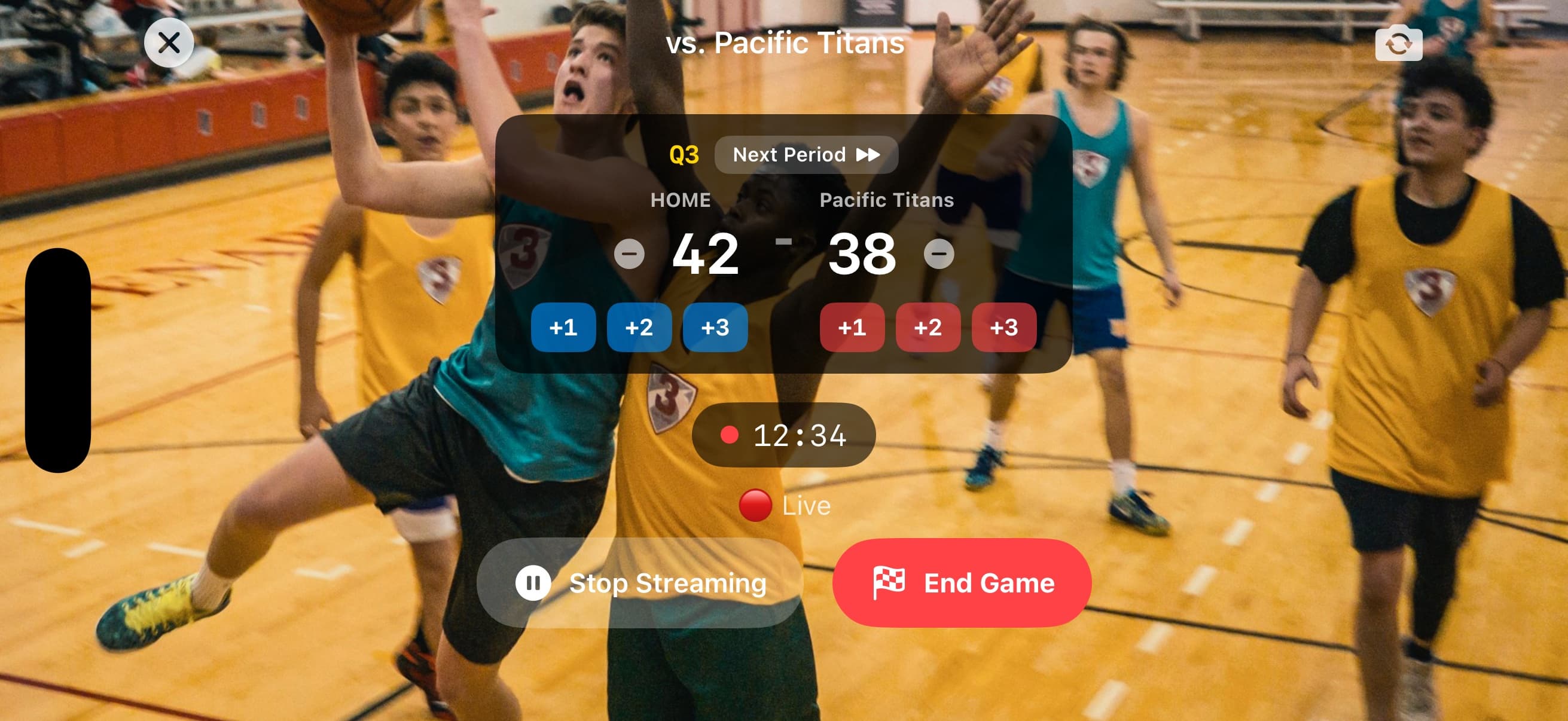 Streamer view — score overlay on live basketball game